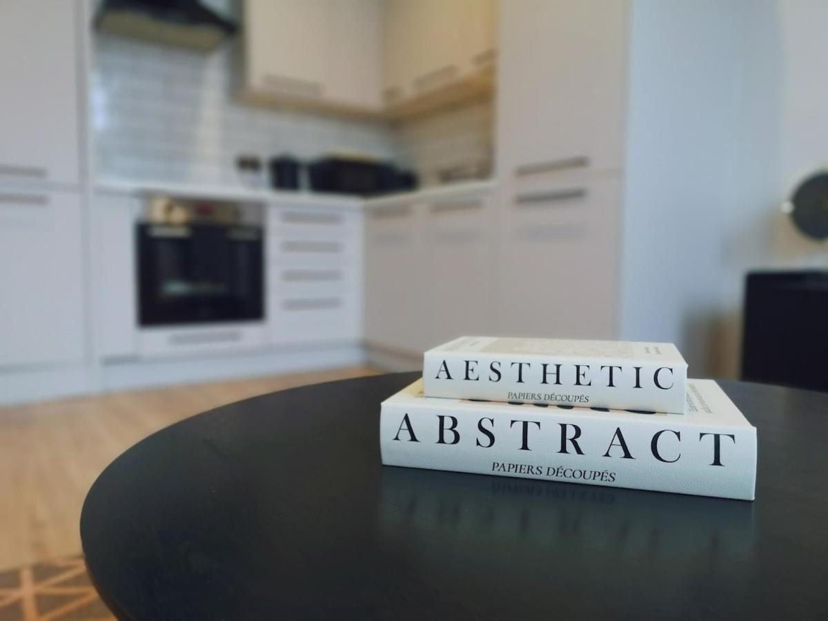 Stunning Modern Apartment Sleeps 4 - 6 Min Walk From Golden Beaches-Free Parking Bournemouth Zewnętrze zdjęcie